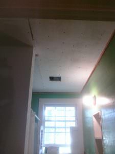 p-22631-pat_s_bathroom_before.jpg